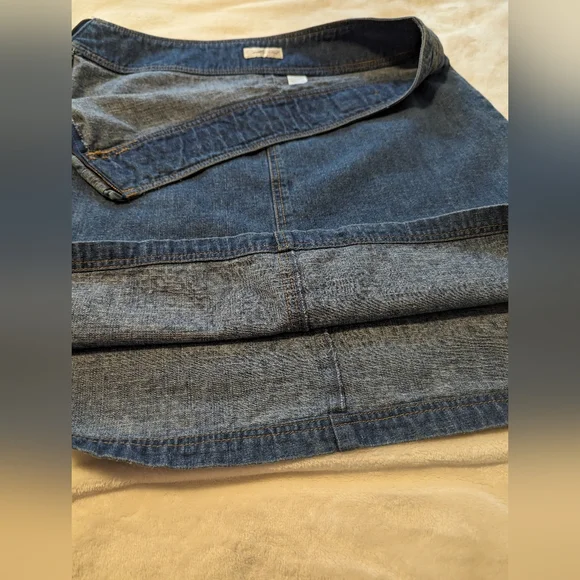 Carroll Reed vintage Denim Skirt. Size 14. 100 % cotton. Side zipper closure. - Picture 4 of 8